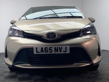 Used Toyota Yaris 2015 for sale - 79645322: Photo