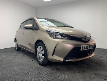 Used Toyota Yaris 2015 for sale - 79645322: Photo