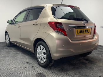 Used Toyota Yaris 2015 for sale - 79645322: Photo