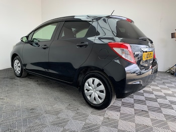 Used Toyota Yaris 2013 for sale - 79645383: Photo