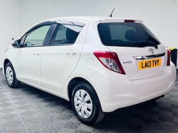 Used Toyota Yaris 2013 for sale - 79645789: Photo