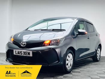 Used Toyota Yaris 2015 for sale - 79657710: Photo