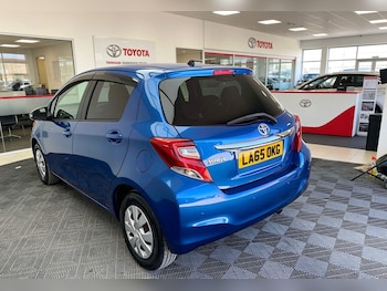 Used Toyota Yaris 2015 for sale - 79645490: Photo