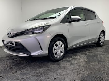 Used Toyota Yaris 2015 for sale - 79830729: Photo
