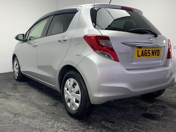 Used Toyota Yaris 2015 for sale - 79830729: Photo