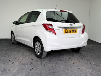 Used Toyota Yaris 2015 for sale - 79645291: Photo