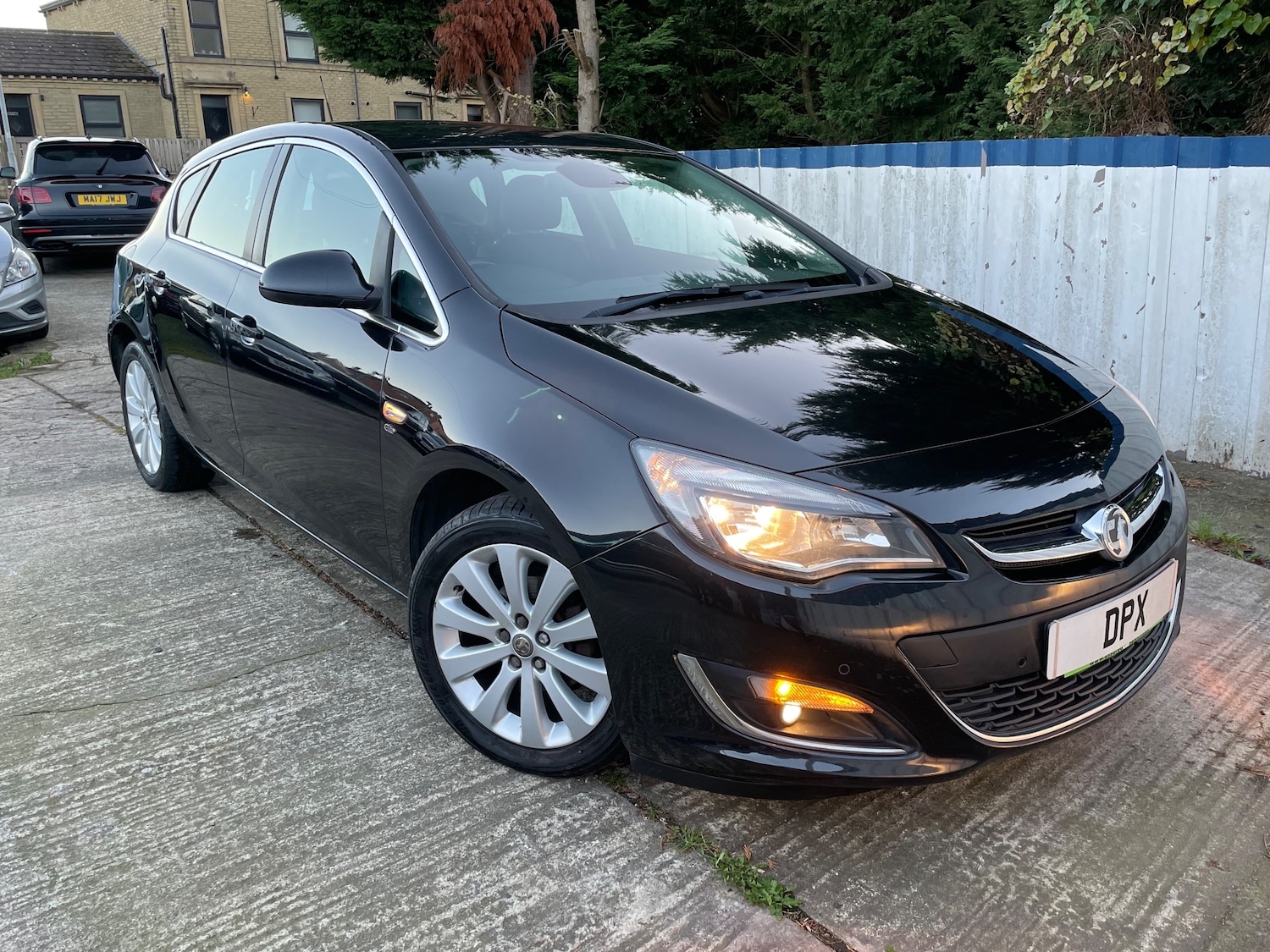 Used Vauxhall Astra 2015 for sale - 76317418: Photo 1