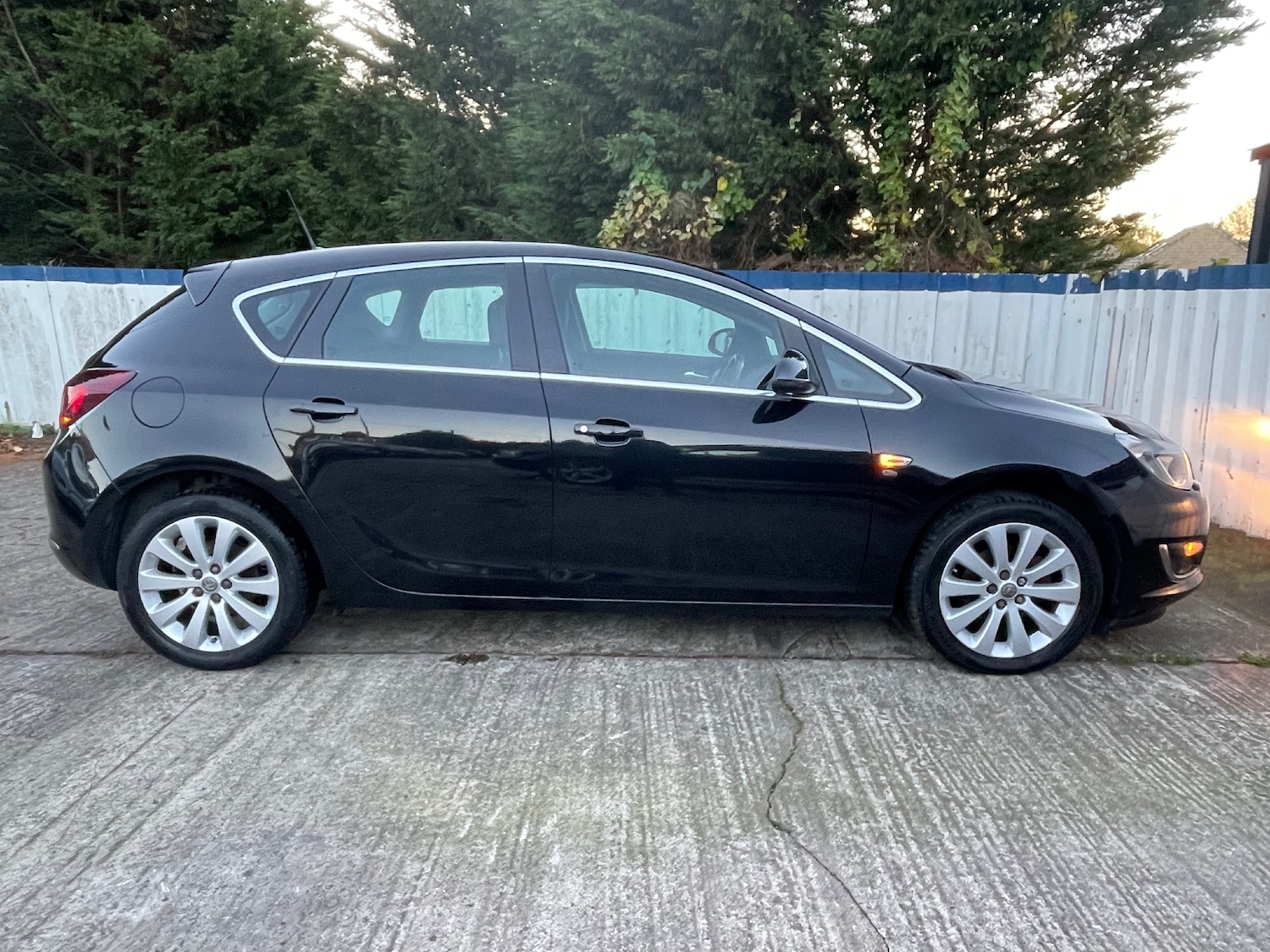 Used Vauxhall Astra 2015 for sale - 76317418: Photo 2