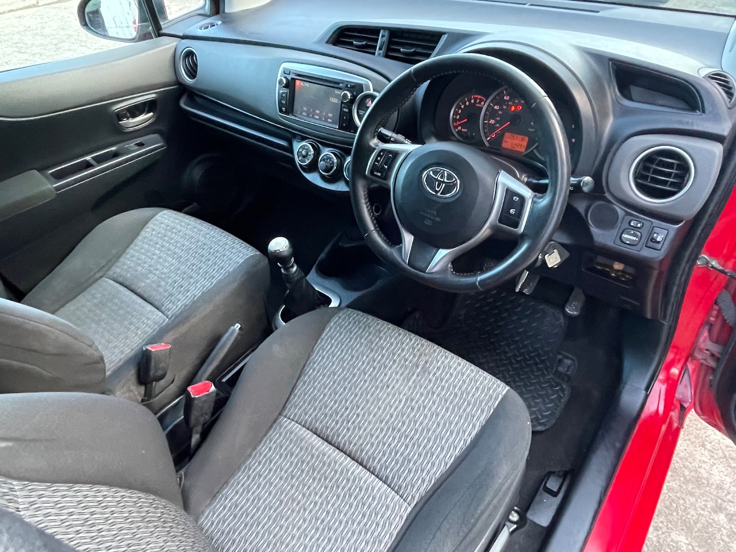 Used Toyota Yaris 2013 for sale - 76469106: Photo 23