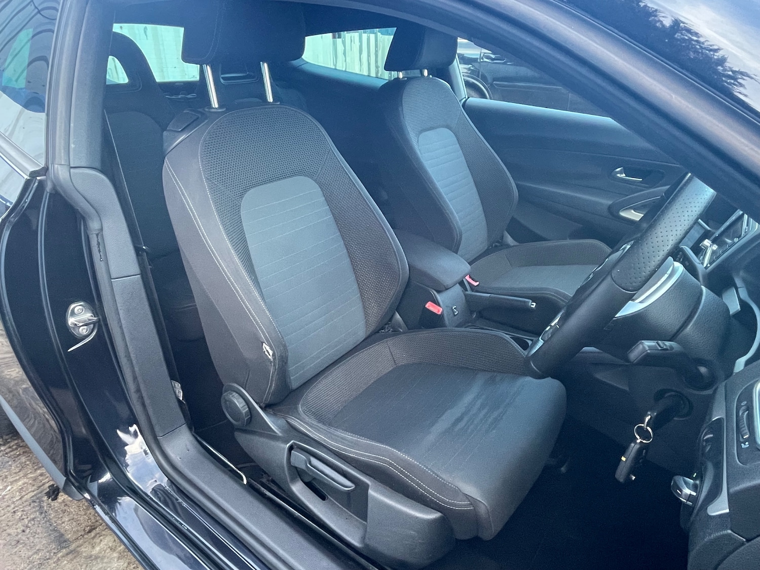 Used Volkswagen Scirocco 2010 for sale - 76750871: Photo 11