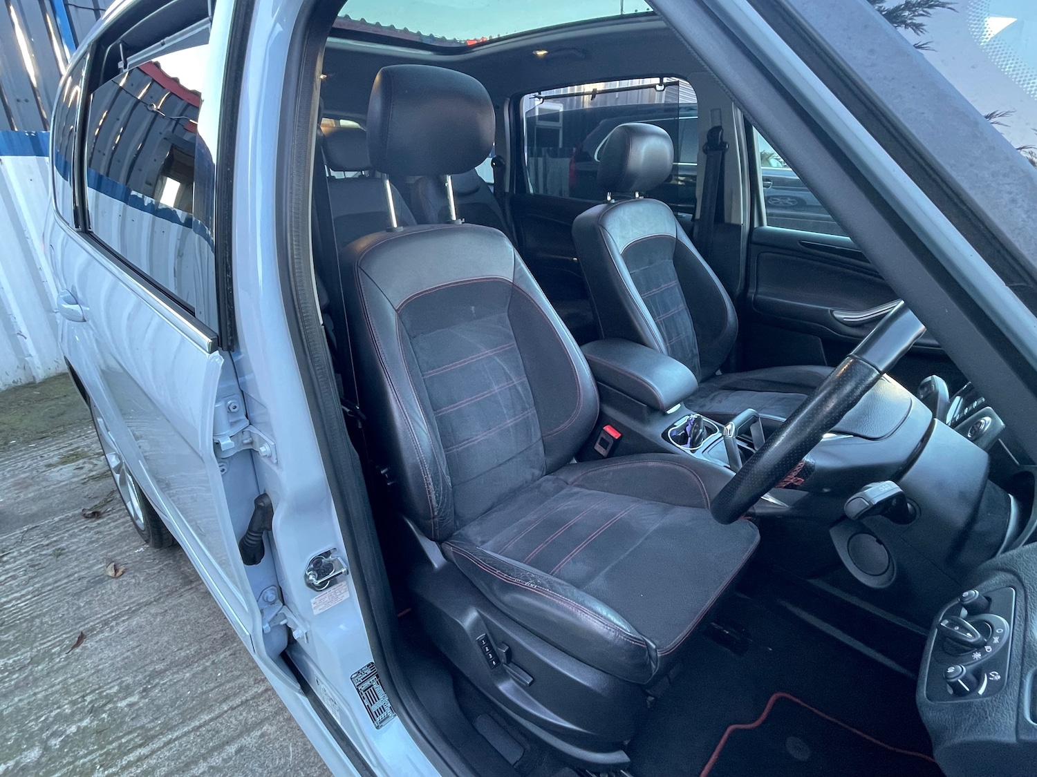 Used Ford S-Max 2015 for sale - 77919058: Photo 28