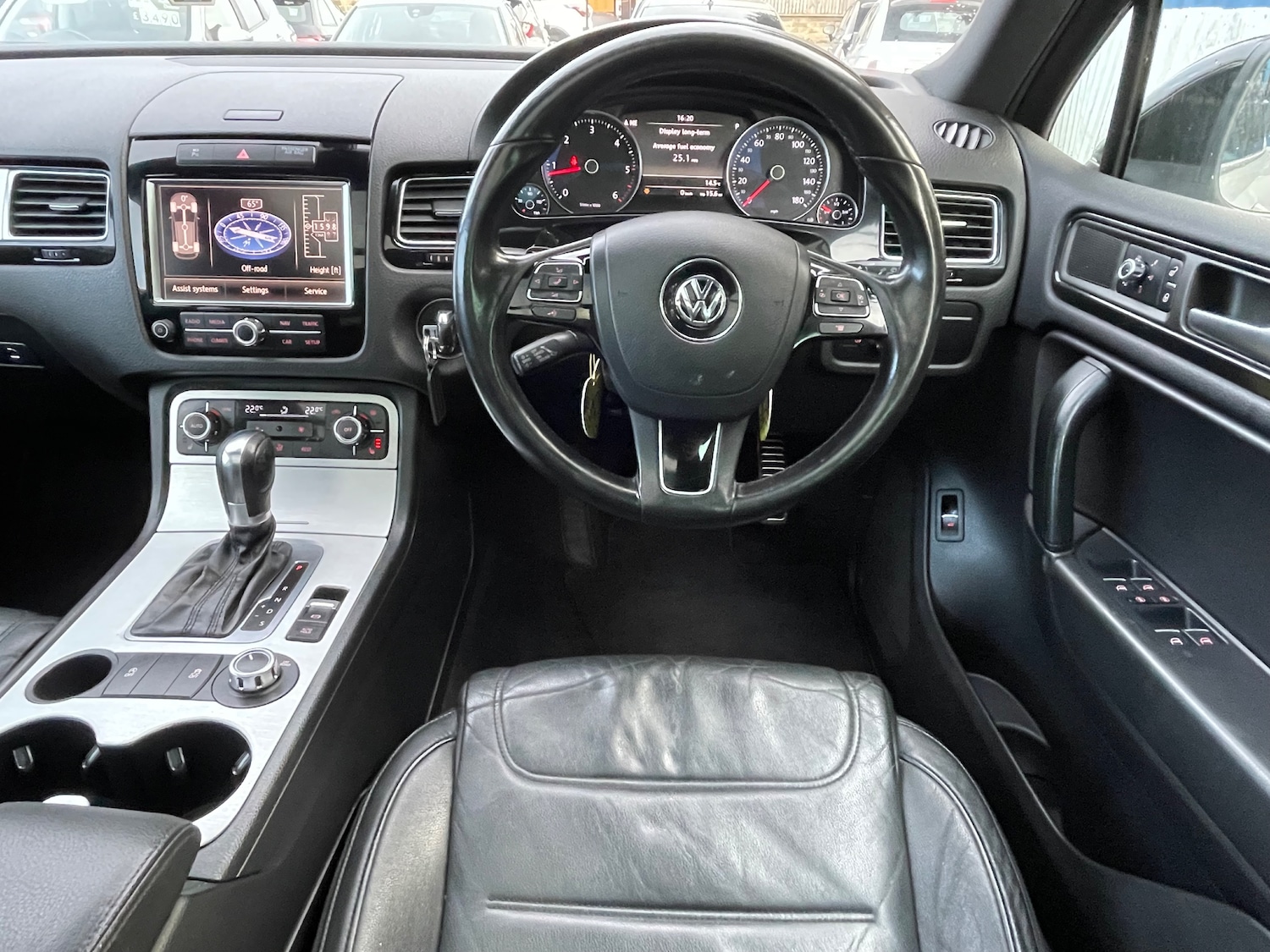 Used Volkswagen Touareg 2012 for sale - 76434549: Photo 12