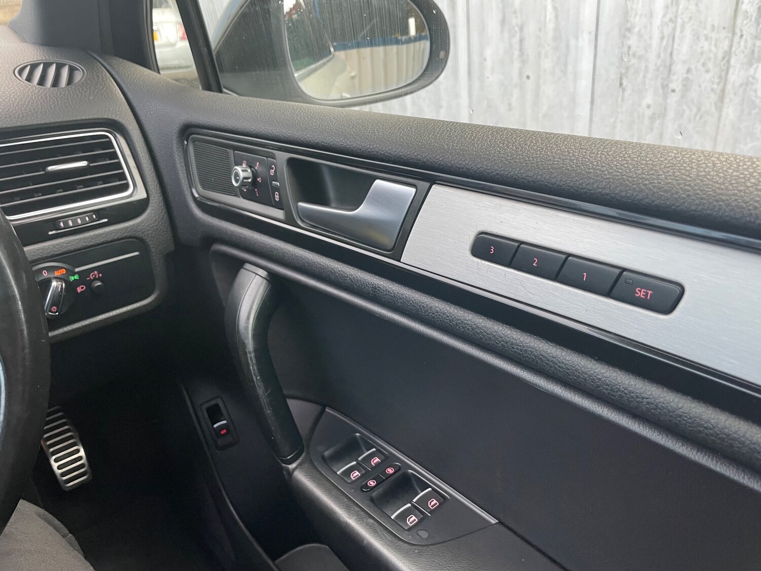 Used Volkswagen Touareg 2012 for sale - 76434549: Photo 32