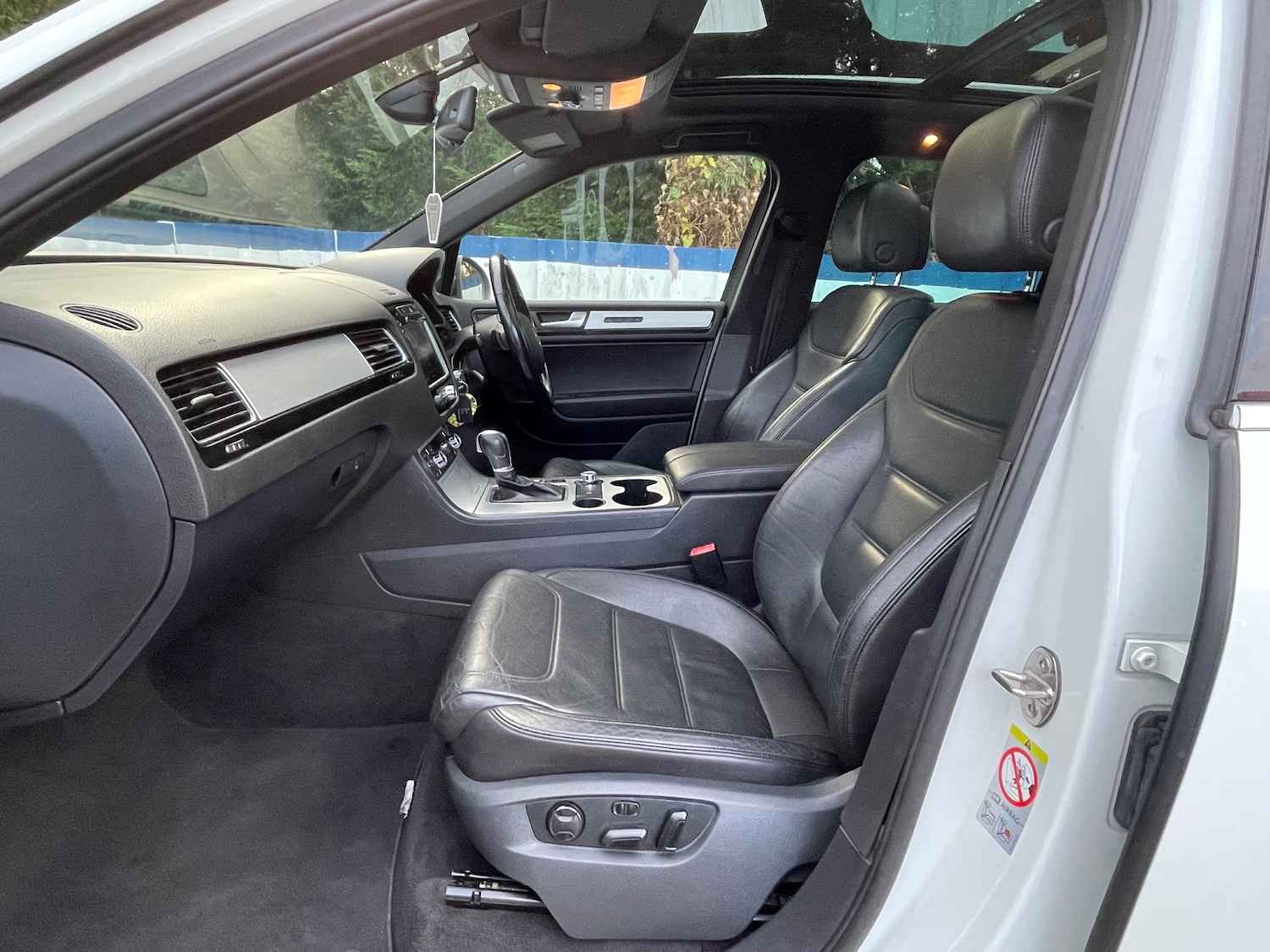 Used Volkswagen Touareg 2012 for sale - 76434549: Photo 9