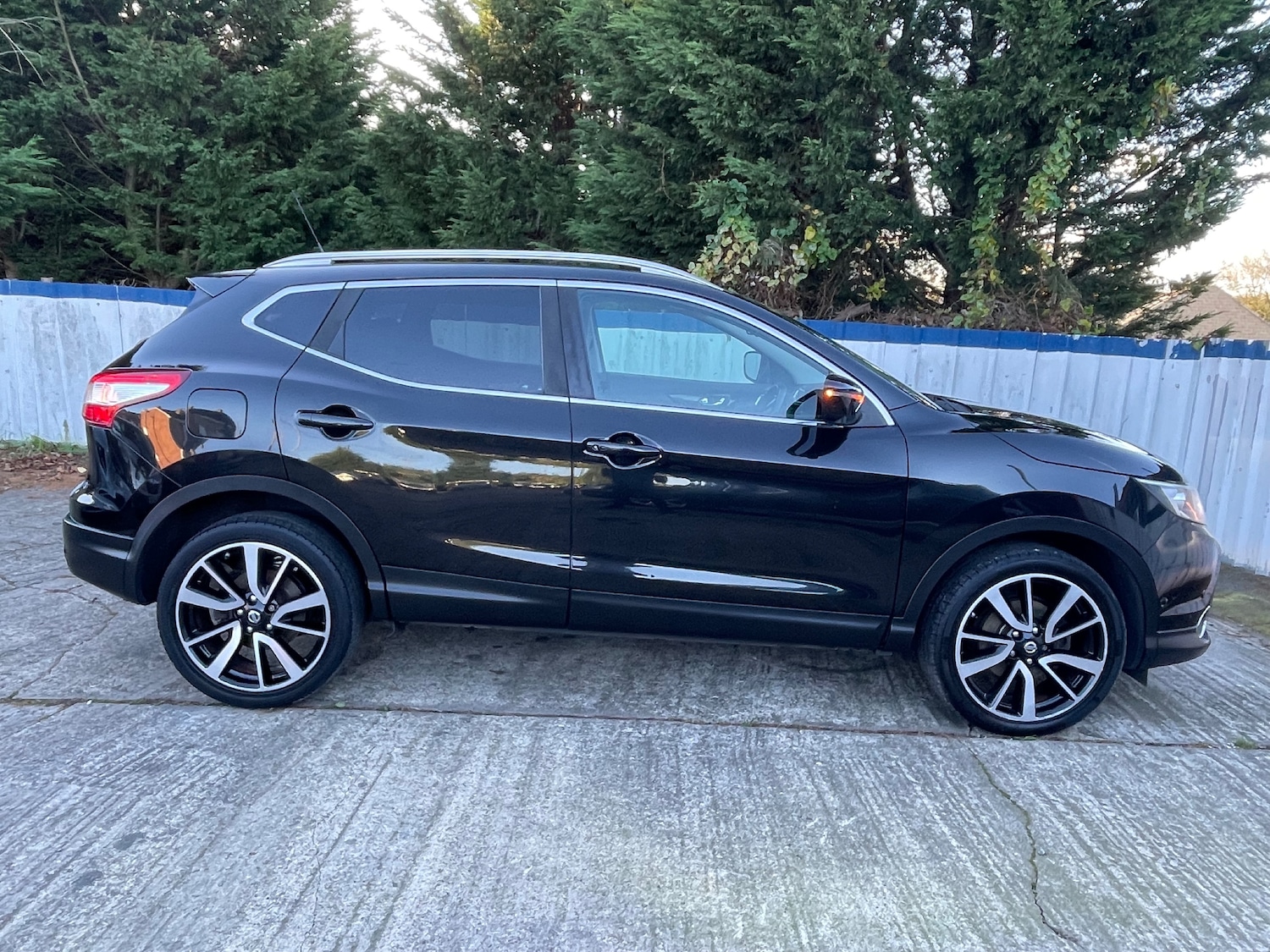 Used Nissan Qashqai 2015 for sale - 77249359: Photo 2