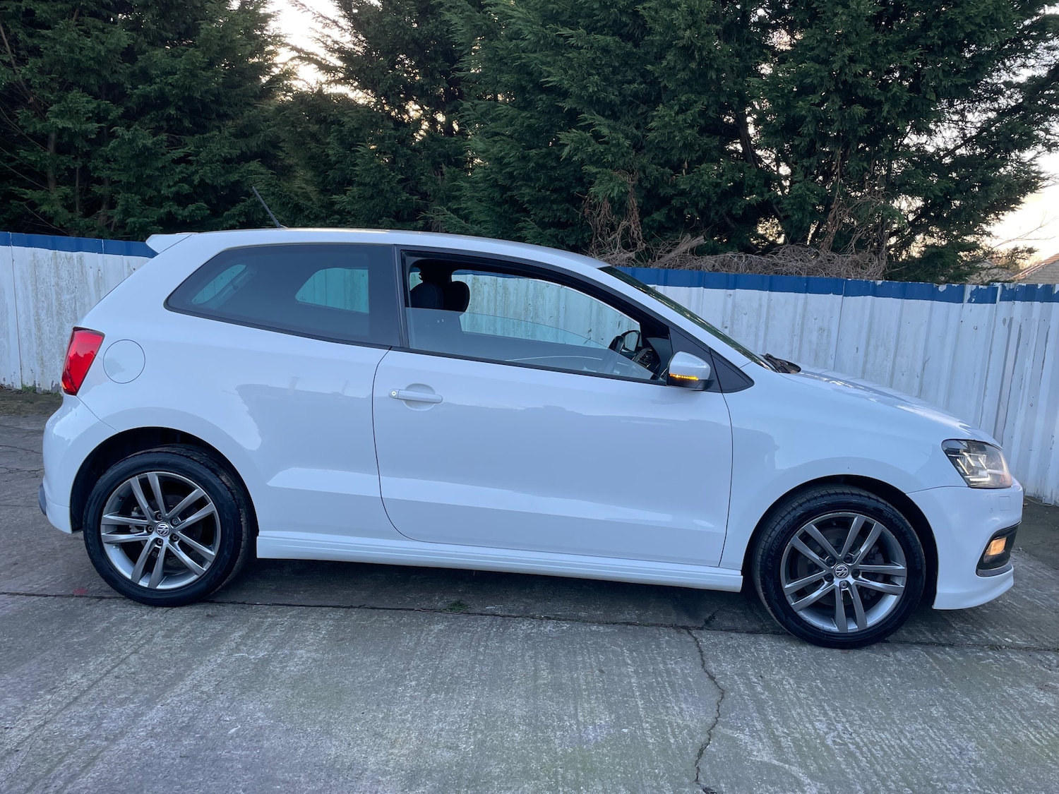 Used Volkswagen Polo 2017 for sale - 76386752: Photo 2