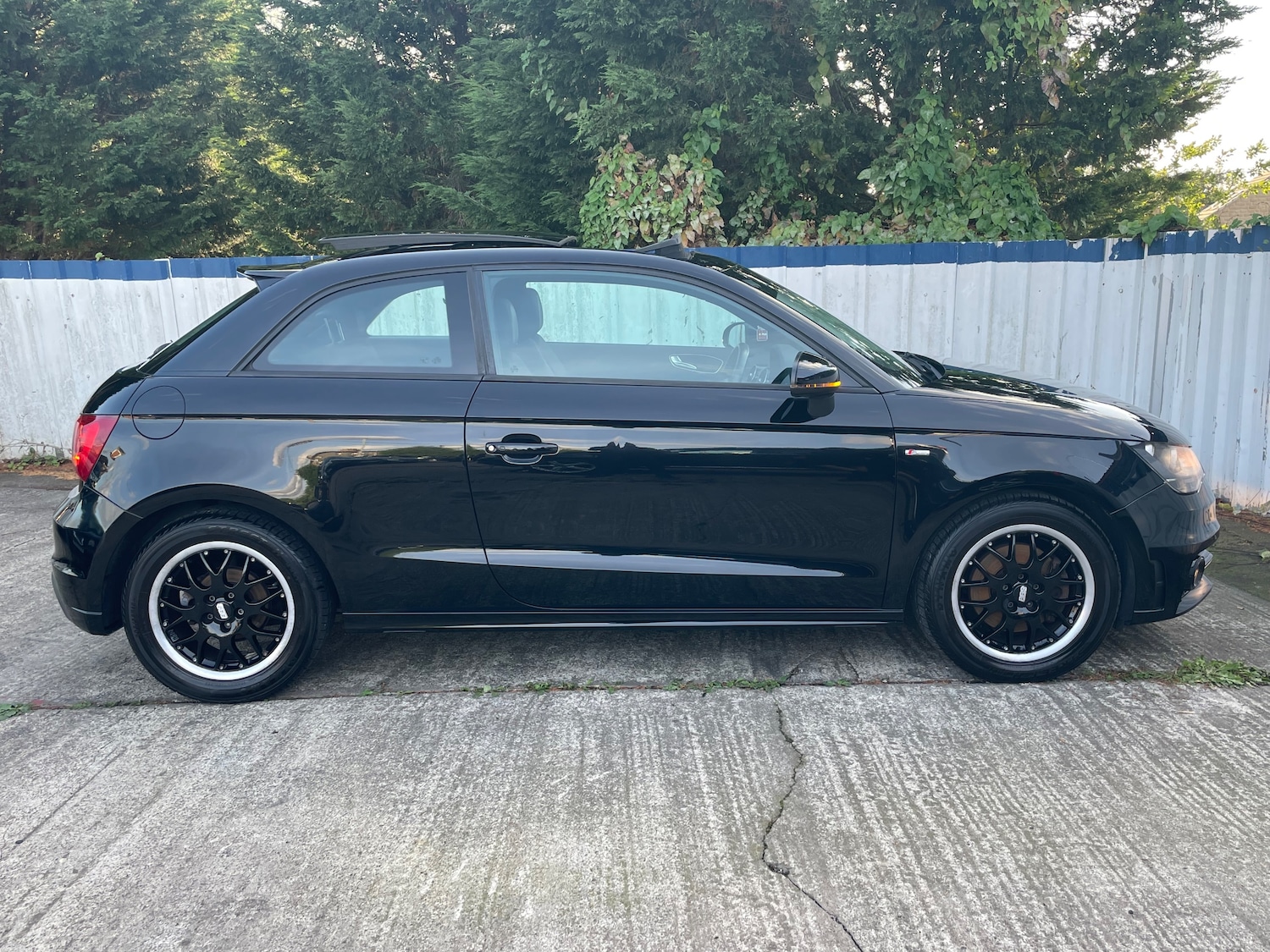 Used Audi A1 2011 for sale - 76234848: Photo 2