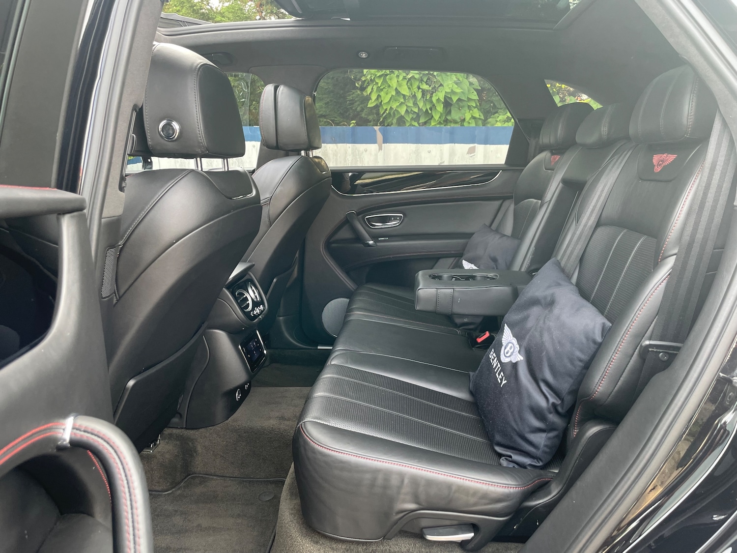 Used Bentley Bentayga 2017 for sale - 76234860: Photo 10