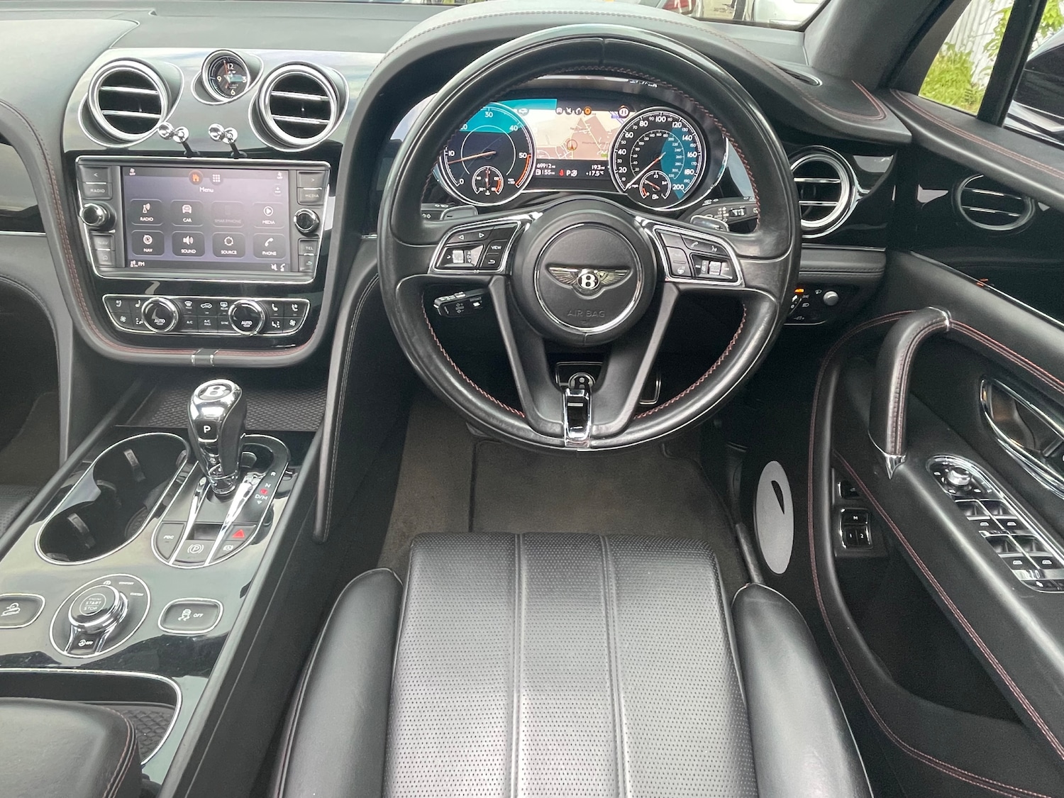 Used Bentley Bentayga 2017 for sale - 76234860: Photo 12