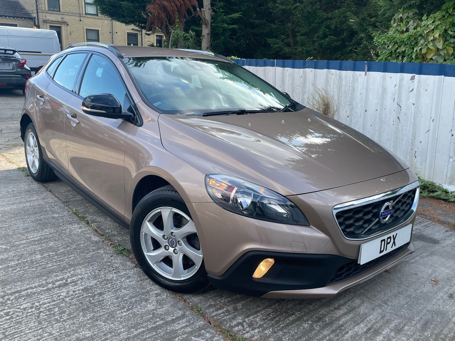 Used Volvo V40 Cross Country 2014 for sale - 76234861: Photo 1