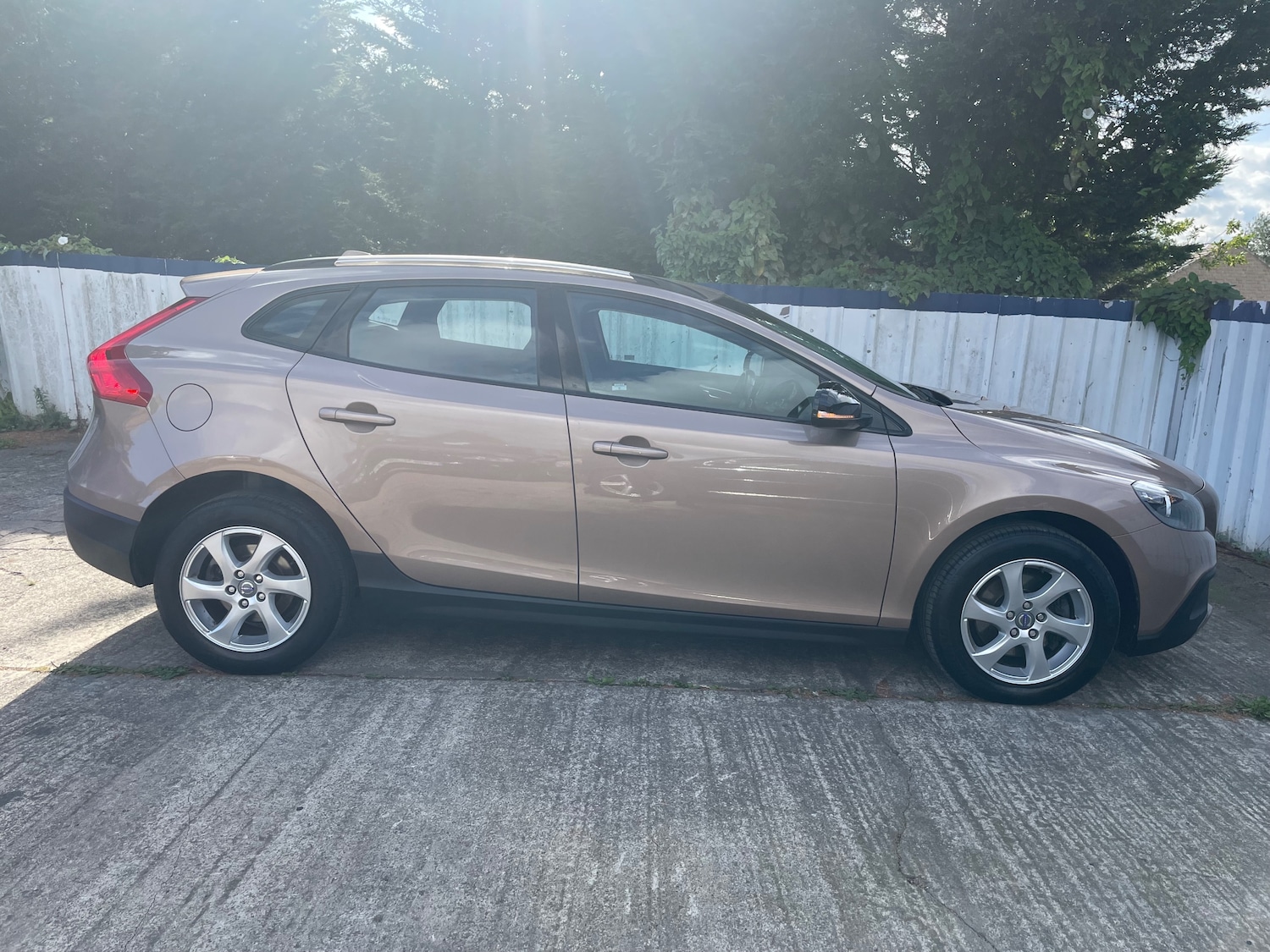 Used Volvo V40 Cross Country 2014 for sale - 76234861: Photo 2