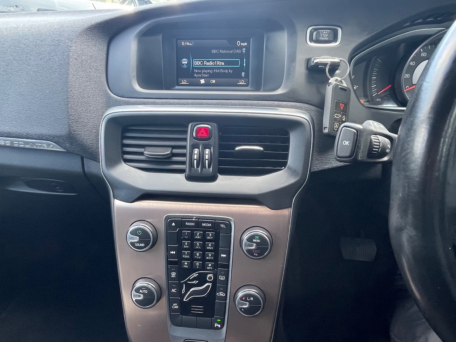 Used Volvo V40 Cross Country 2014 for sale - 76234861: Photo 24