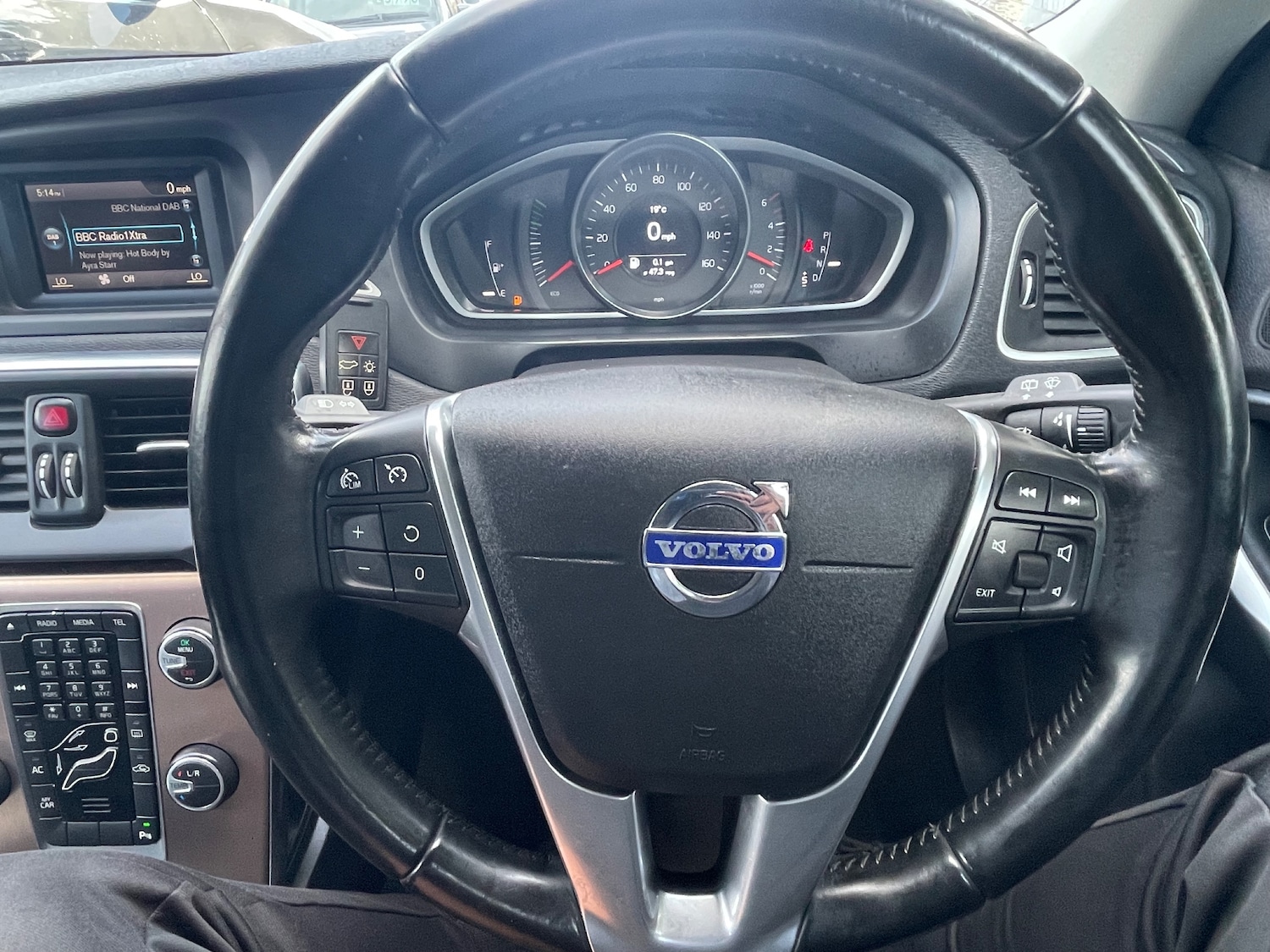 Used Volvo V40 Cross Country 2014 for sale - 76234861: Photo 25