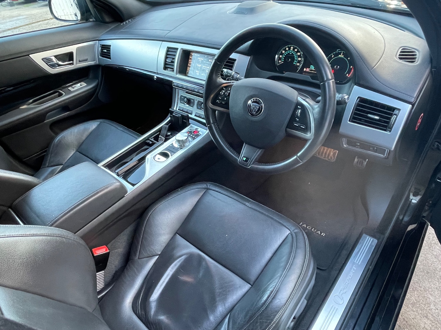 Used Jaguar XF 2015 for sale - 76386860: Photo 24