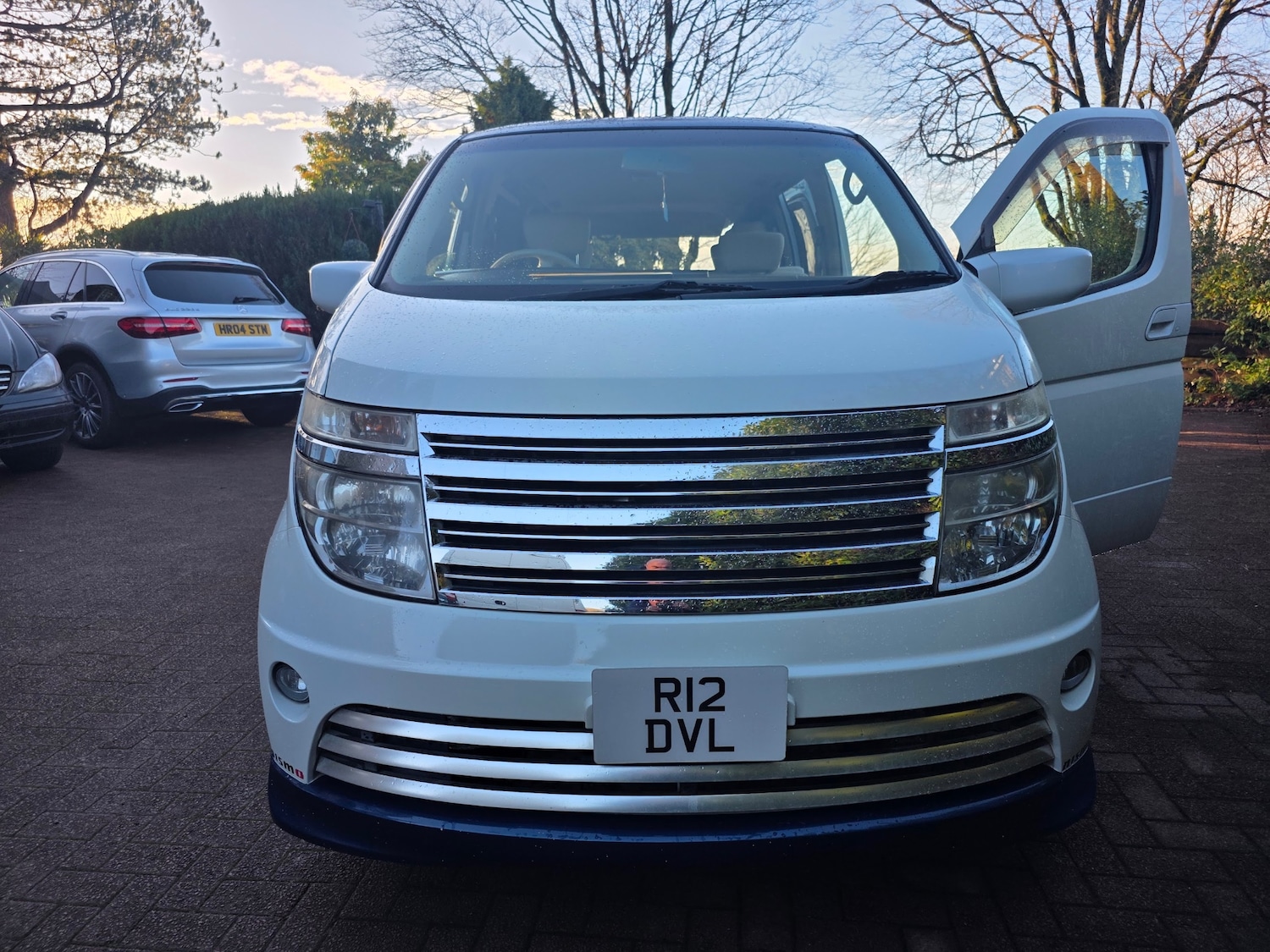 Used Nissan Elgrand 2018 for sale - 77271088: Photo 3