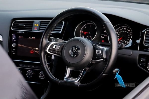 Used Volkswagen Golf 2017 for sale - 77120952: Photo 2