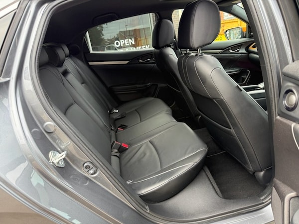 Used Honda Civic 2018 for sale - 76147634: Photo 24