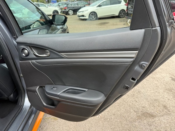 Used Honda Civic 2018 for sale - 76147634: Photo 27