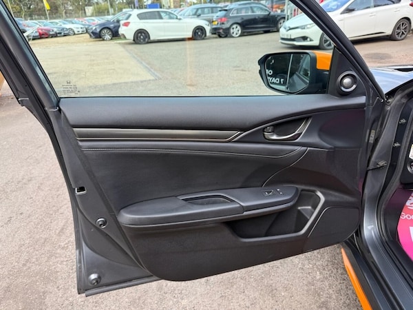 Used Honda Civic 2018 for sale - 76147634: Photo 29