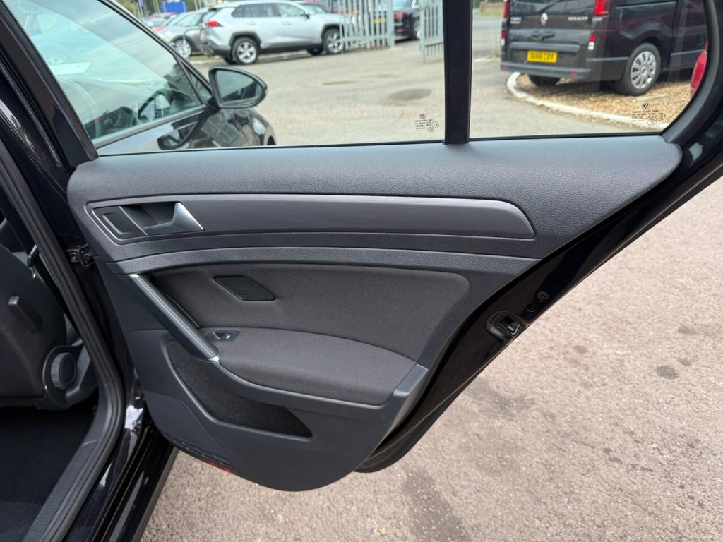 Used Volkswagen Golf 2018 for sale - 76039811: Photo 24