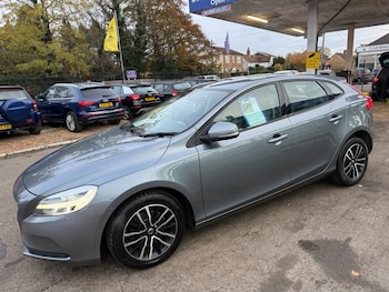 Used Volvo V40 2018 for sale - 76223487: Photo
