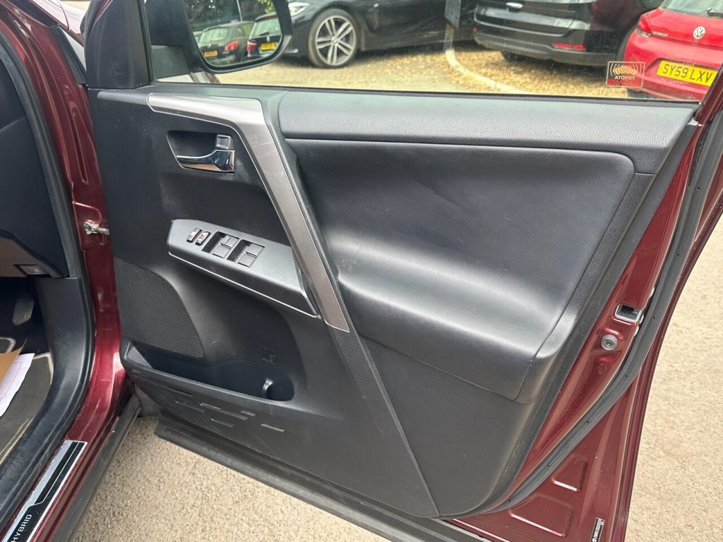 Used Toyota RAV4 2017 for sale - 76202761: Photo 50