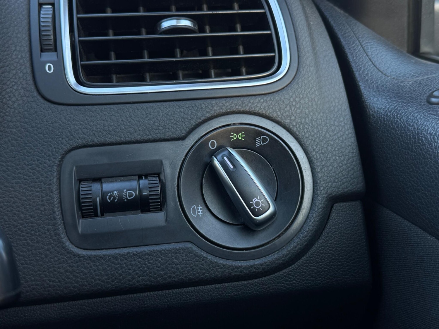 Used Volkswagen Polo 2011 for sale - 77054012: Photo 40