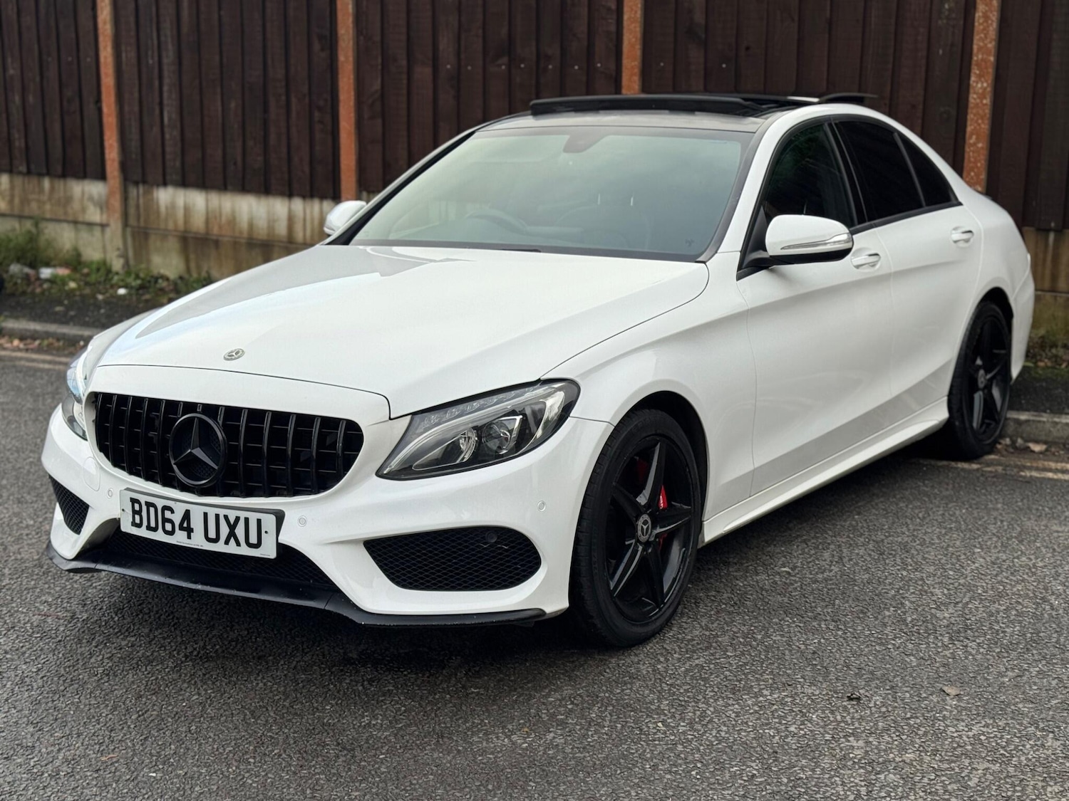 Used Mercedes-Benz C Class 2014 for sale - 76633761: Photo 2