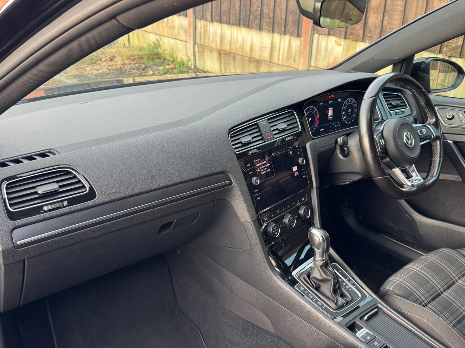 Used Volkswagen Golf 2017 for sale - 78171123: Photo 33