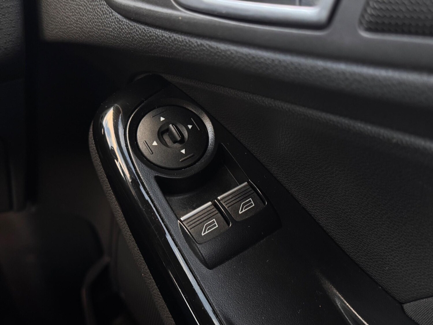 Used Ford Fiesta 2015 for sale - 76360223: Photo 51