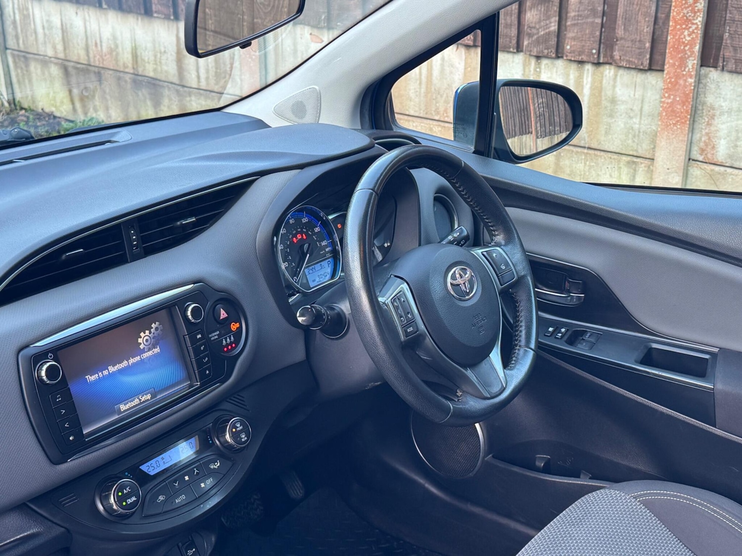 Used Toyota Yaris 2014 for sale - 77021187: Photo 31