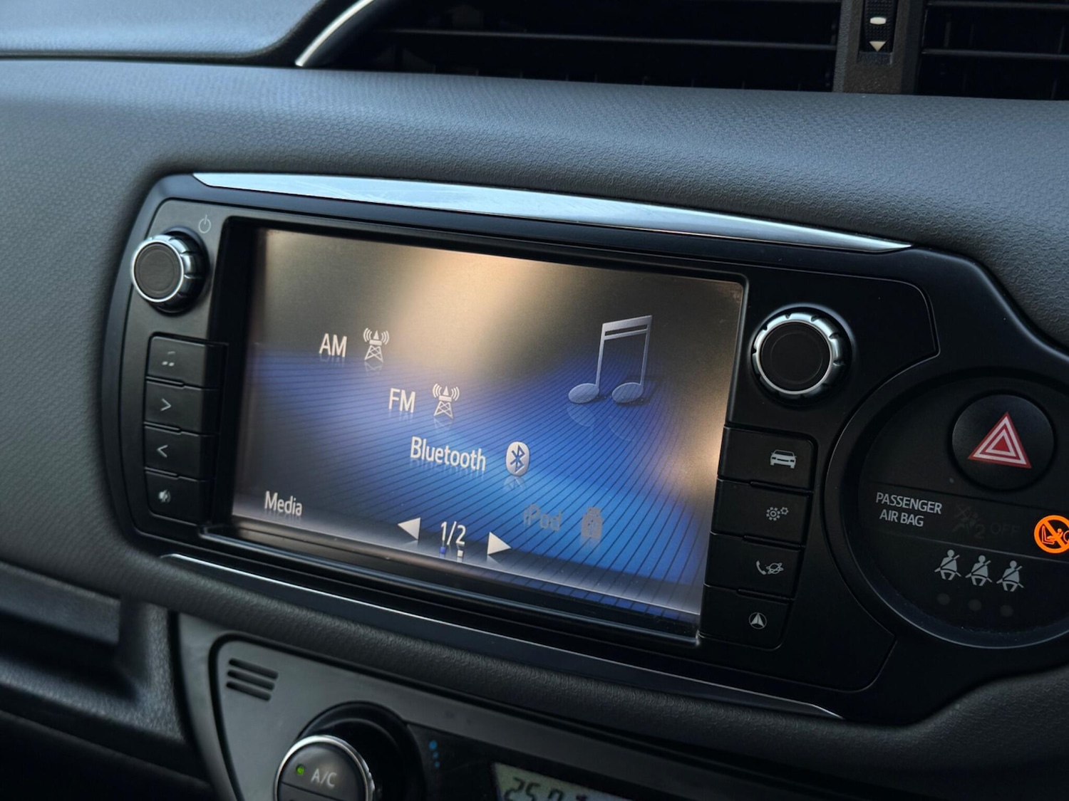 Used Toyota Yaris 2014 for sale - 77021187: Photo 42