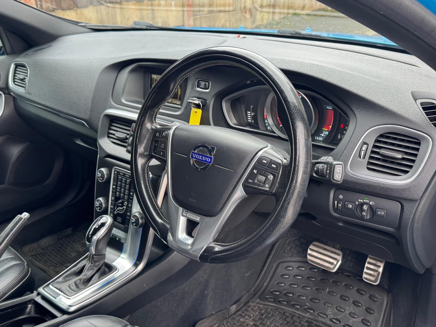 Used Volvo V40 2015 for sale - 77839508: Photo 10