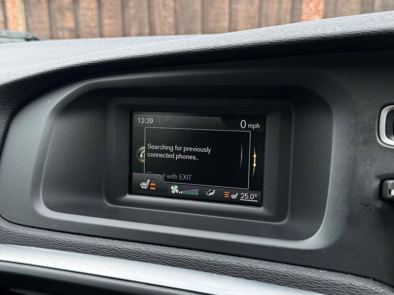 Used Volvo V40 2015 for sale - 77839508: Photo 40