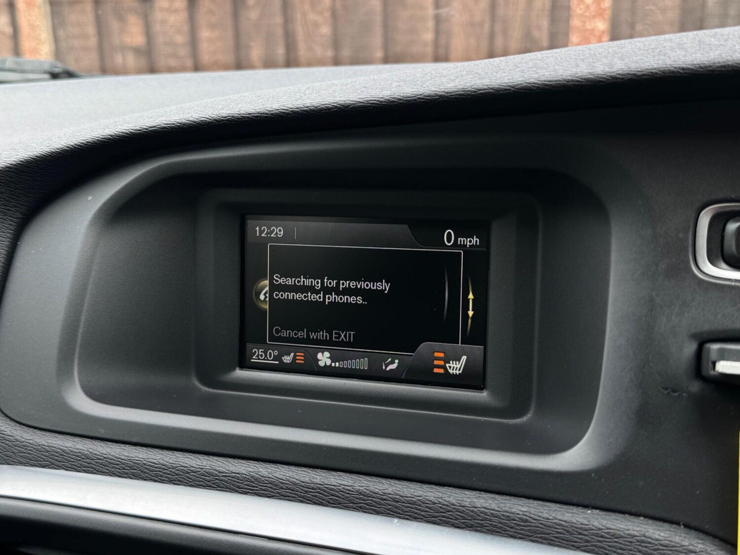 Used Volvo V40 2015 for sale - 77839508: Photo 41