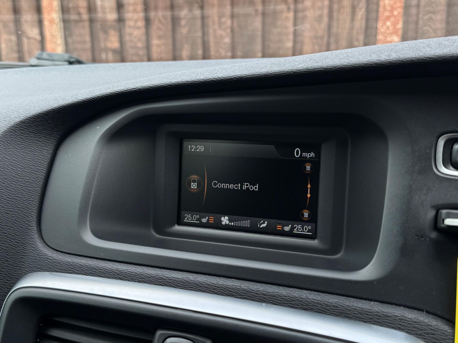 Used Volvo V40 2015 for sale - 77839508: Photo 44