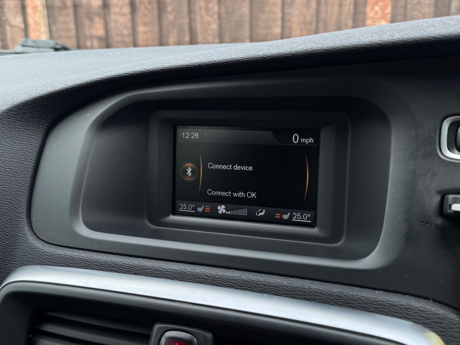 Used Volvo V40 2015 for sale - 77839508: Photo 45