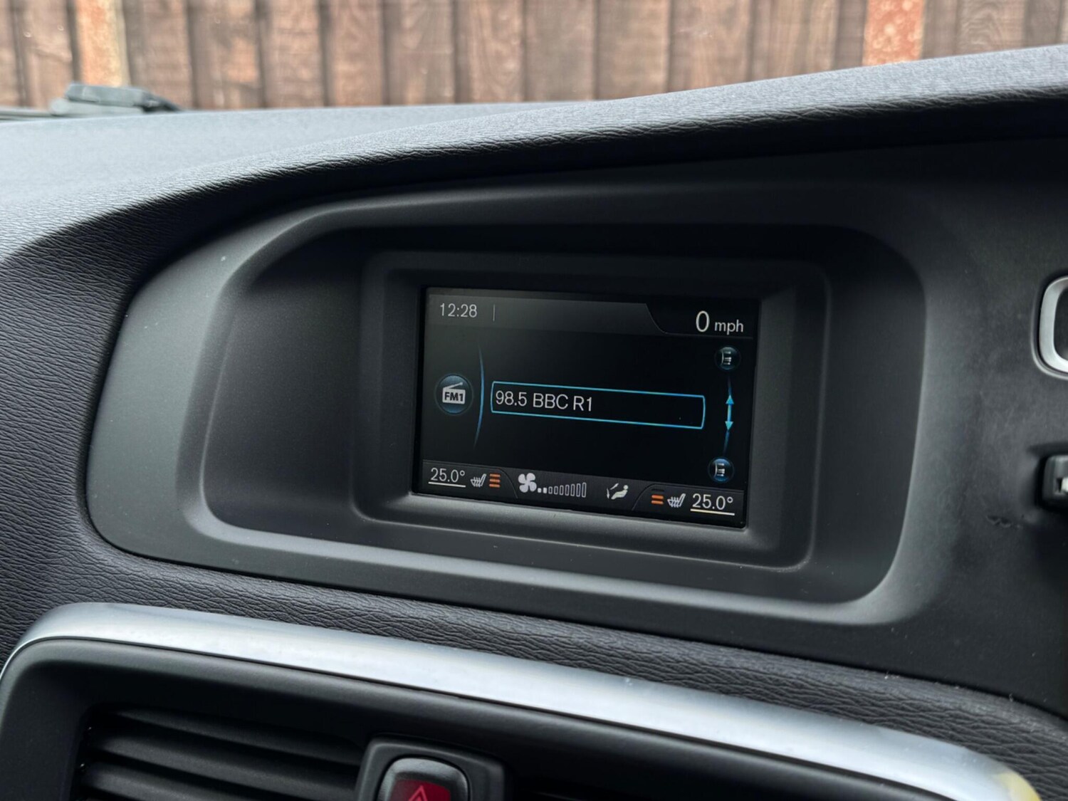 Used Volvo V40 2015 for sale - 77839508: Photo 49