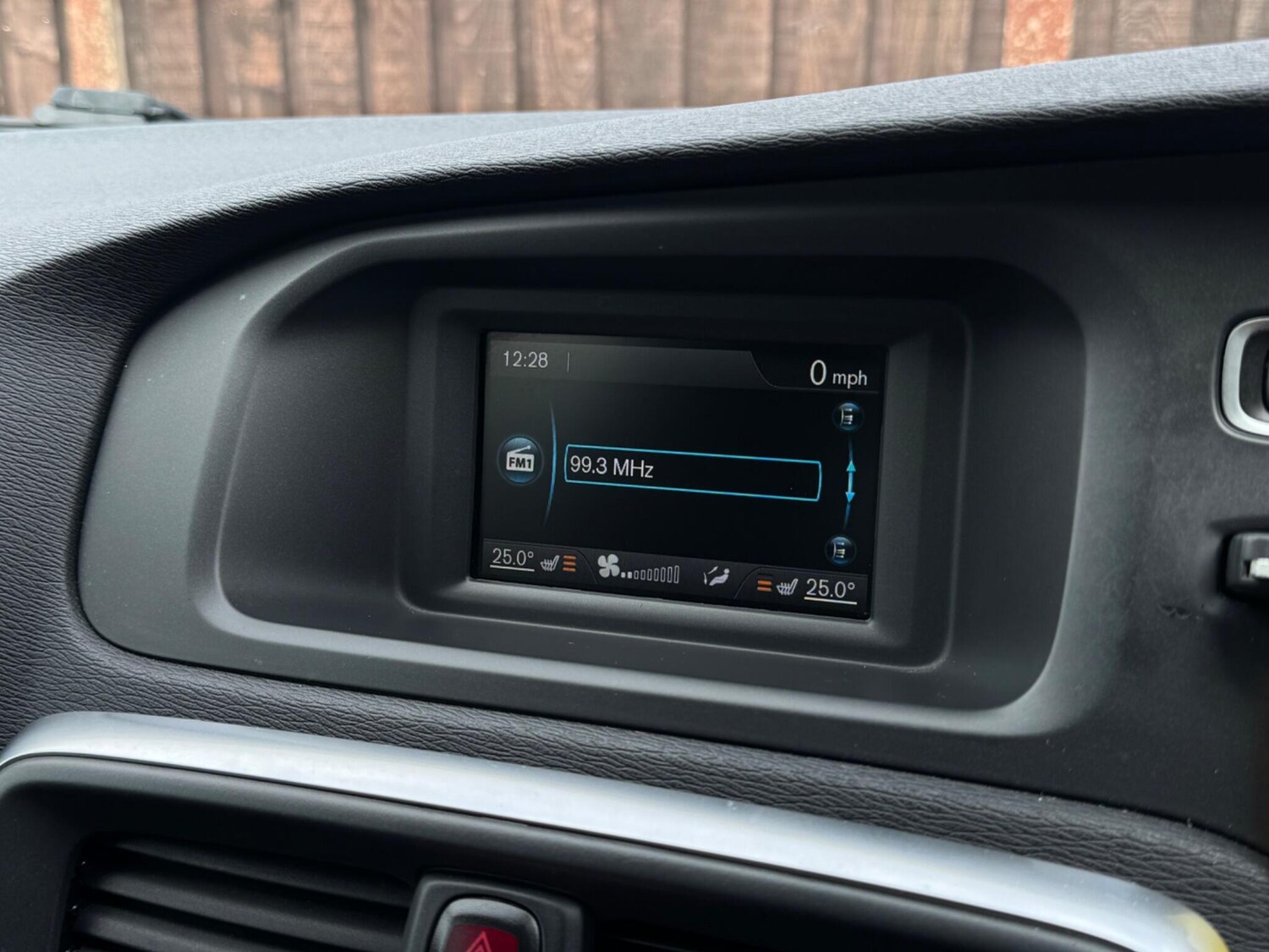 Used Volvo V40 2015 for sale - 77839508: Photo 50