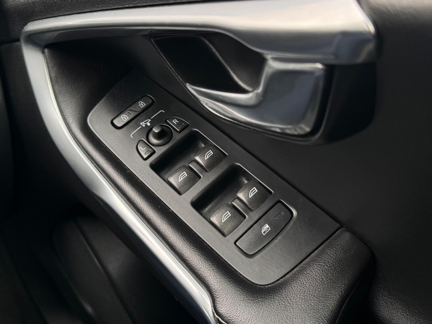 Used Volvo V40 2015 for sale - 77839508: Photo 55